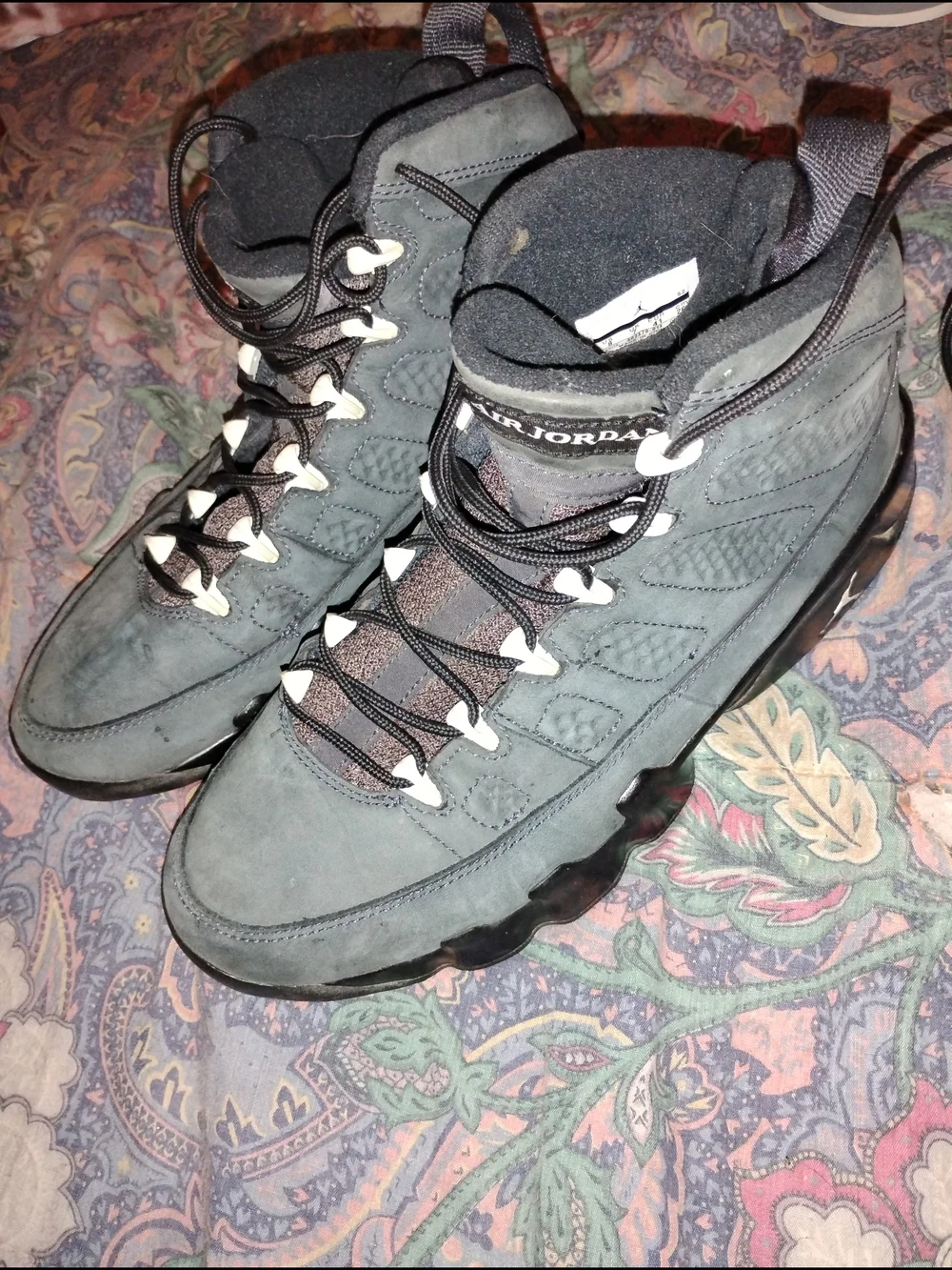 Air Jordan 9 Retro Men’s Size 8 Grey Suede High Top Sneakers